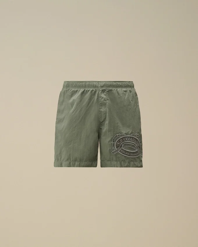 Badeshorts mit Eco-Chrome R-Grafikstickerei