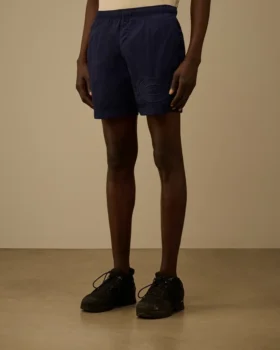 Badeshorts mit Eco-Chrome R-Grafikstickerei