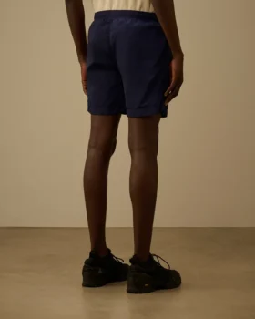 Badeshorts mit Eco-Chrome R-Grafikstickerei