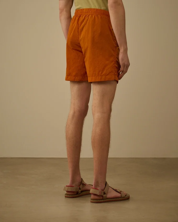Badeshorts mit Eco-Chrome R-Grafikstickerei