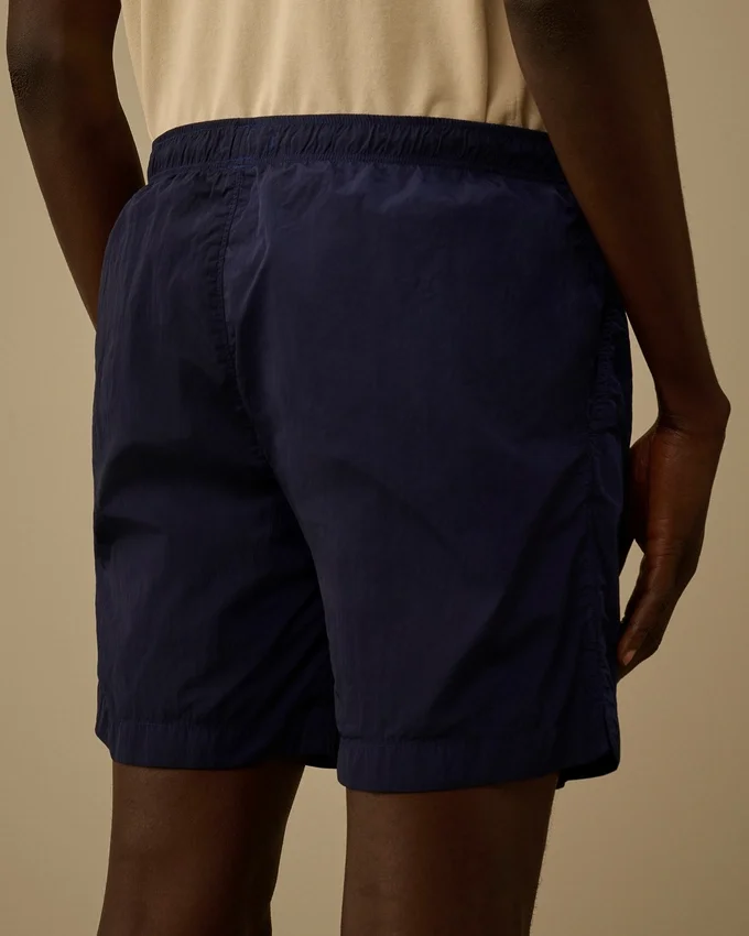 Badeshorts mit Eco-Chrome R-Grafikstickerei