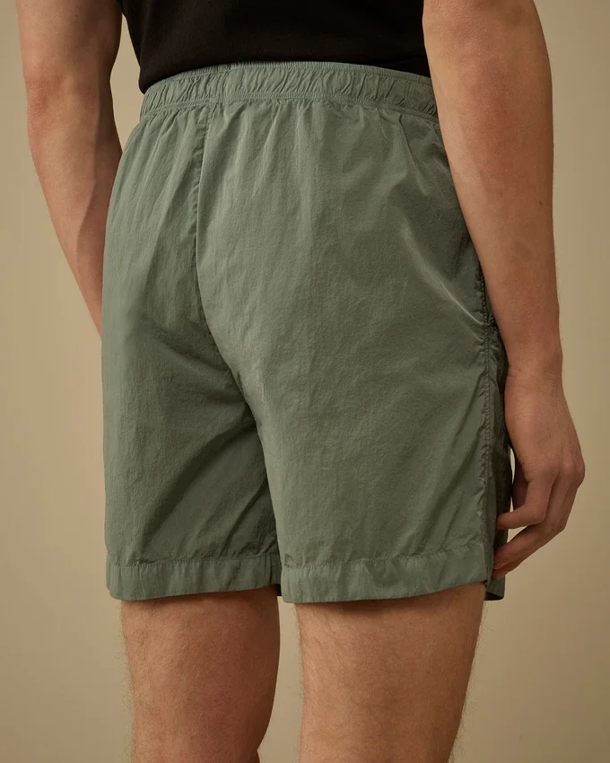 Badeshorts mit Eco-Chrome R-Grafikstickerei