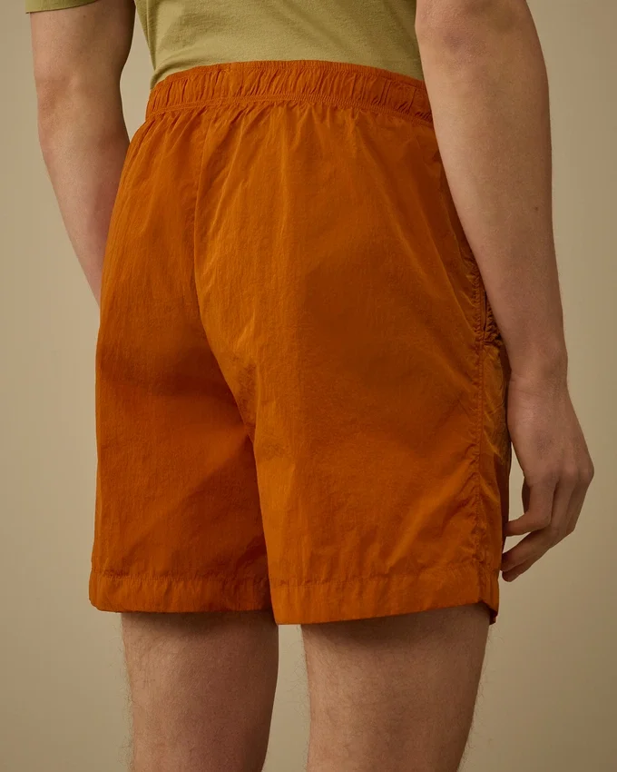 Badeshorts mit Eco-Chrome R-Grafikstickerei