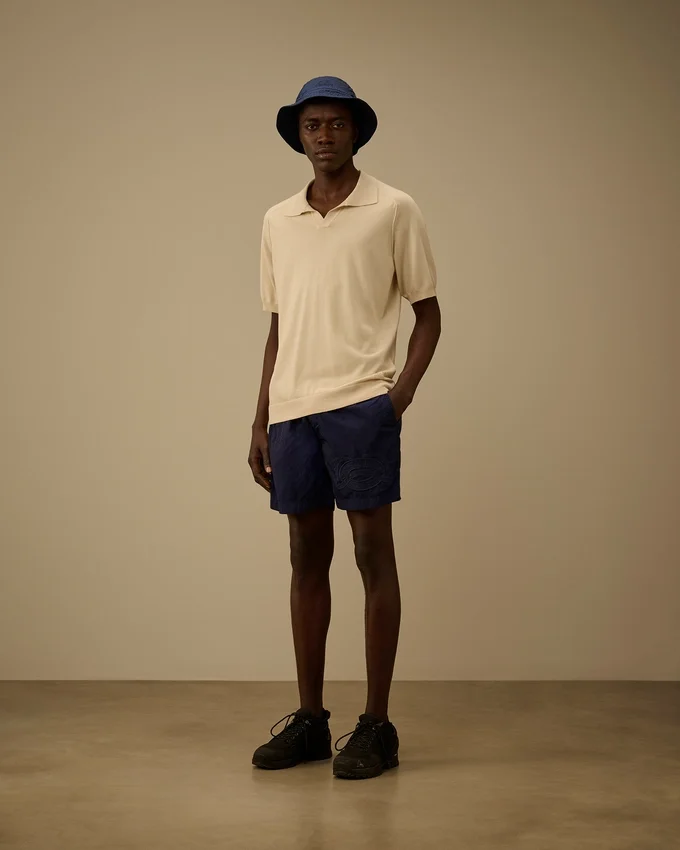 Badeshorts mit Eco-Chrome R-Grafikstickerei