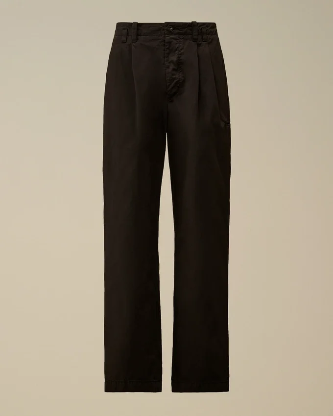 Baumwoll-Gabardine-Hose mit lockeren Abnähern