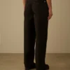 Baumwoll-Gabardine-Hose mit lockeren Abnähern
