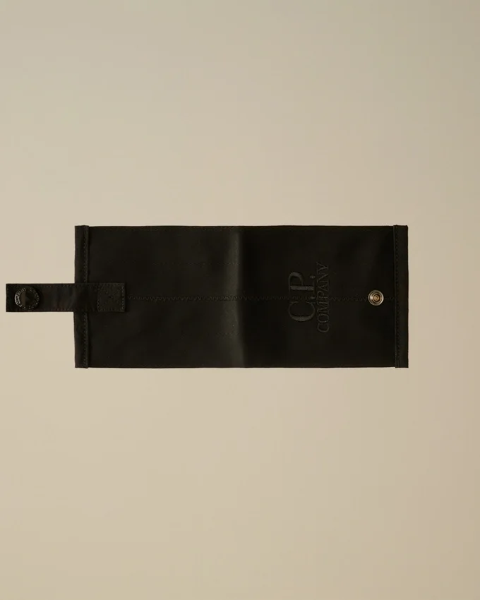 Brieftasche im Fischgrätenmuster
