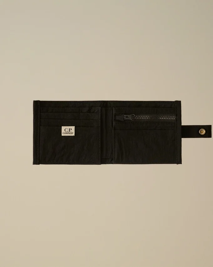 Brieftasche im Fischgrätenmuster