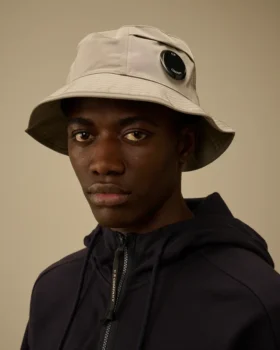 Bucket-Hat mit Chrome-R-Lens