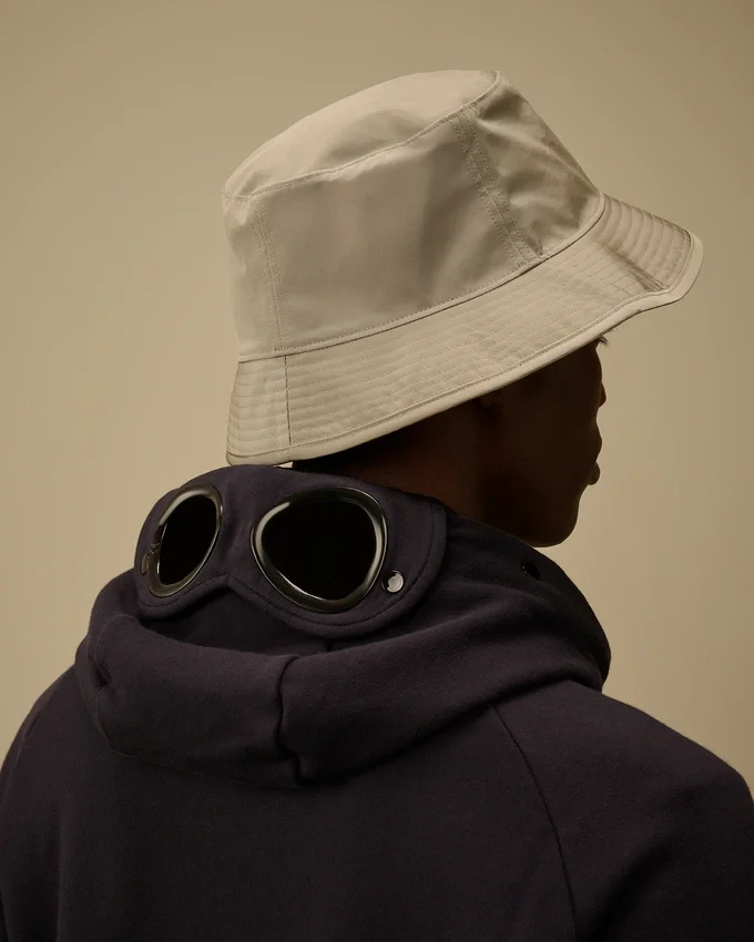 Bucket-Hat mit Chrome-R-Lens