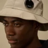 Bucket-Hat mit Chrome-R-Lens