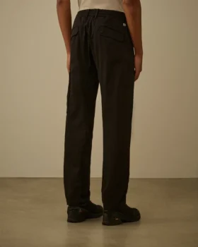 Cargo-Hose aus Stretch-Satin in regulärer Passform