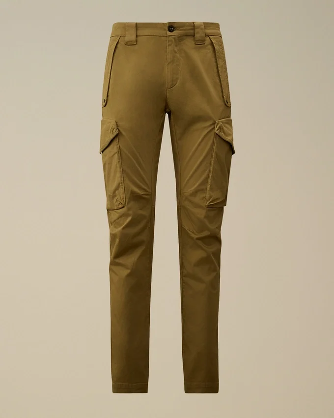 Cargo-Hose aus Stretch-Satin mit ergonomisch abgerundeten Taschen für die Lens-Brille