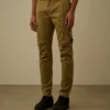Cargo-Hose aus Stretch-Satin mit ergonomisch abgerundeten Taschen für die Lens-Brille