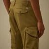 Cargo-Hose aus Stretch-Satin mit ergonomisch abgerundeten Taschen für die Lens-Brille