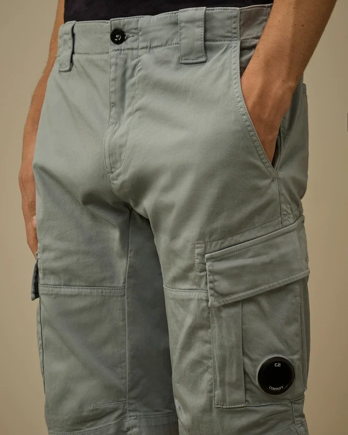 Cargo-Shorts aus Stretch-Satin mit Linsen
