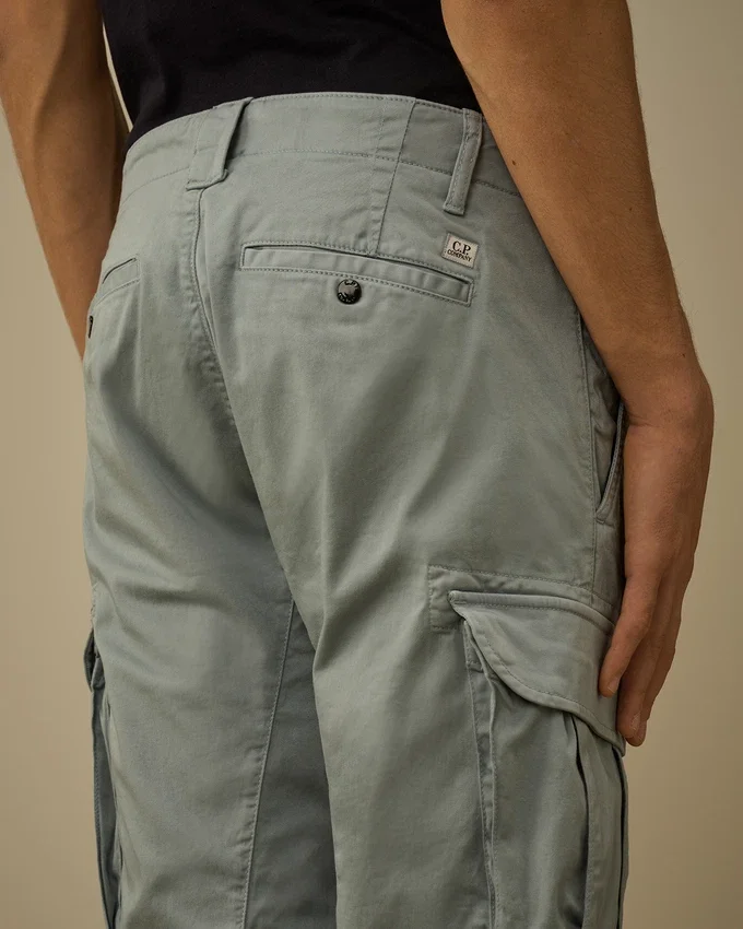 Cargo-Shorts aus Stretch-Satin mit Linsen