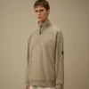 Diagonal Raised Fleece-Sweatshirt mit halbem Reißverschluss und „Lens“-Motiv
