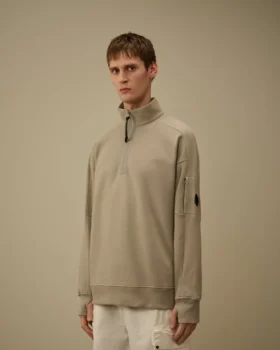Diagonal Raised Fleece-Sweatshirt mit halbem Reißverschluss und „Lens“-Motiv