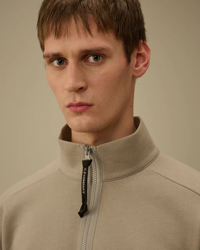 Diagonal Raised Fleece-Sweatshirt mit halbem Reißverschluss und „Lens“-Motiv