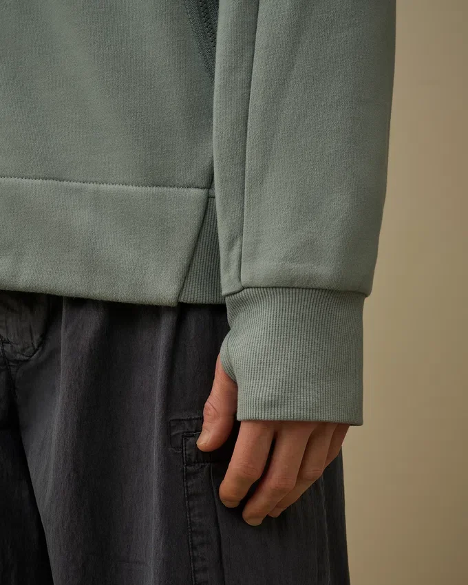 Diagonales, geripptes Fleece-Kapuzensweatshirt mit Reißverschluss