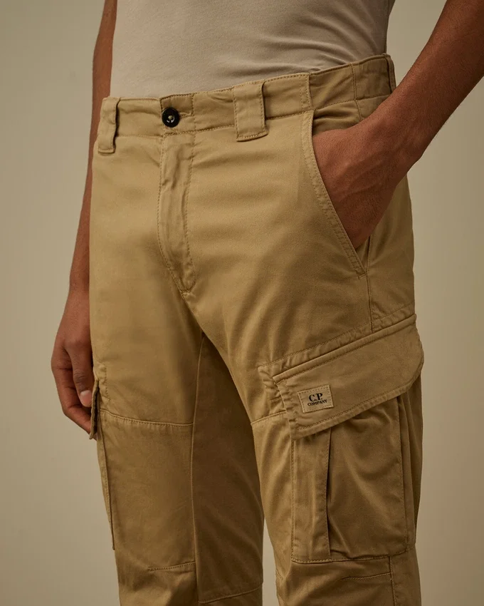Ergonomische Cargo-Hose aus Stretch-Satin mit Logo
