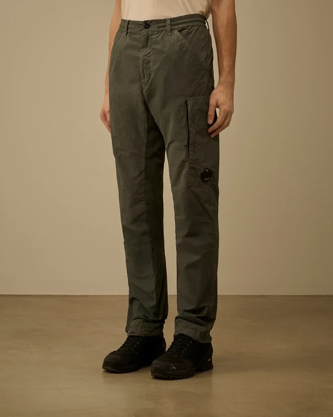 Flatt Nylon-Cargohose in regulärer Passform
