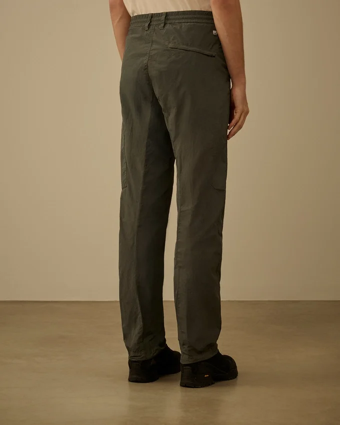 Flatt Nylon-Cargohose in regulärer Passform