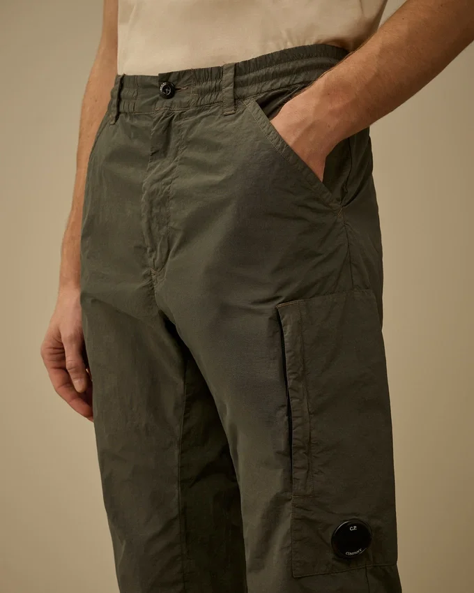 Flatt Nylon-Cargohose in regulärer Passform