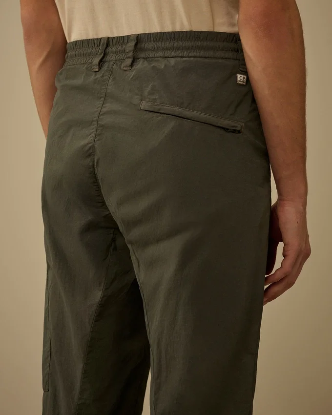 Flatt Nylon-Cargohose in regulärer Passform