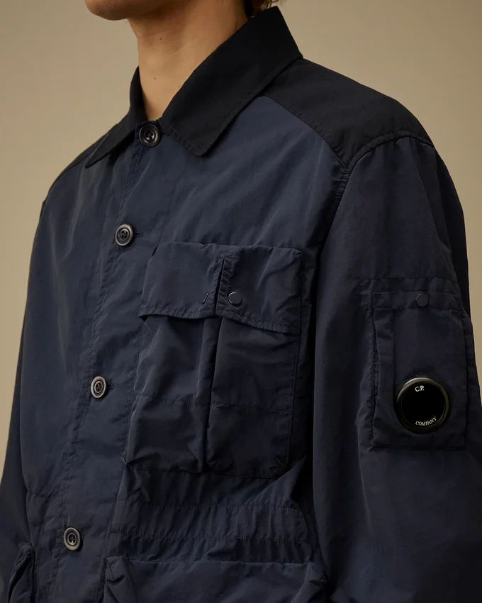 Flatt Nylon-Jacke mit gemischten Knöpfen und Linsen