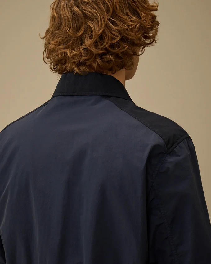 Flatt Nylon-Jacke mit gemischten Knöpfen und Linsen