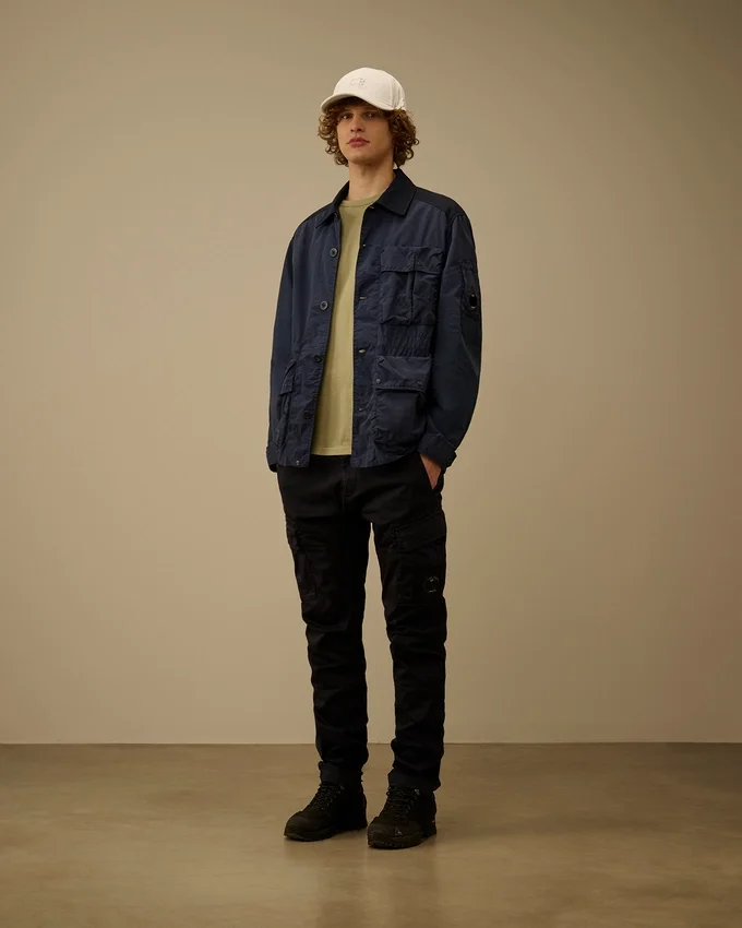 Flatt Nylon-Jacke mit gemischten Knöpfen und Linsen