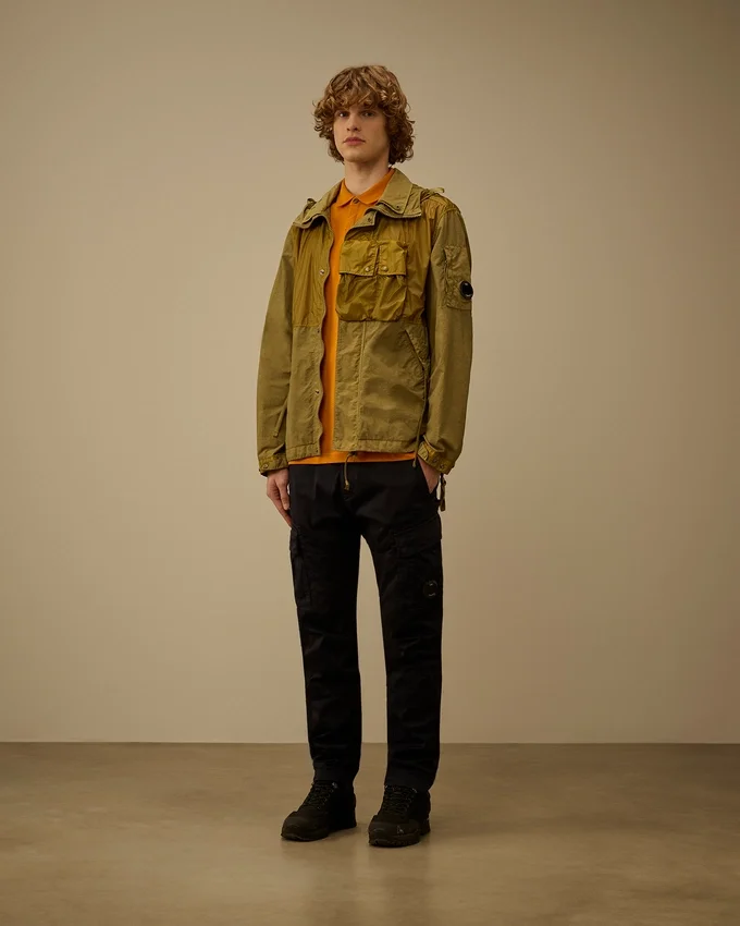 Flatt Nylon-Misch-Kapuzenjacke mit Linsen