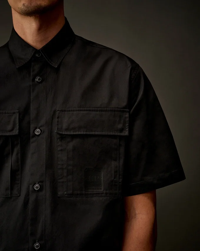 Gabardine-Kurzarmhemd mit Knopfleiste aus der Metropolis Series