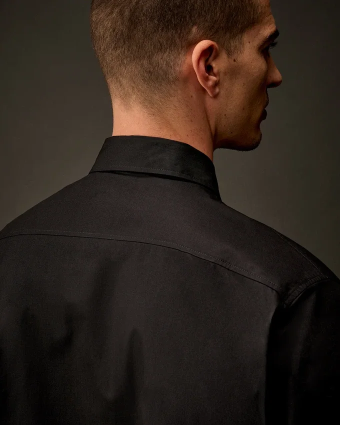 Gabardine-Kurzarmhemd mit Knopfleiste aus der Metropolis Series