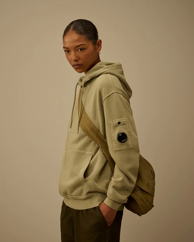 Kapuzen-Sweatshirt aus diagonal gewebtem Baumwollfleece mit Lens-Optik