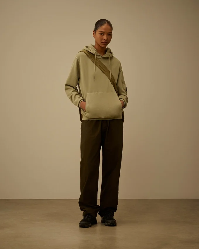 Kapuzen-Sweatshirt aus diagonal gewebtem Baumwollfleece mit Lens-Optik