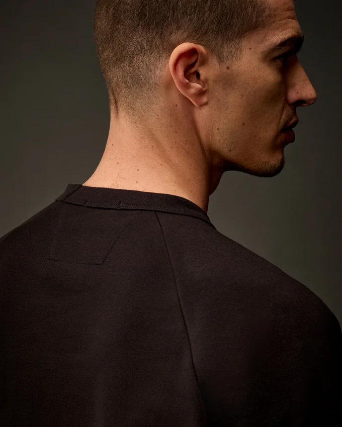 Kurzarm-Sweatshirt aus Stretch-Fleece der Metropolis Series