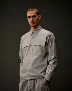 Langärmliges Hemd mit Knopfleiste aus Gabardine der Metropolis Series