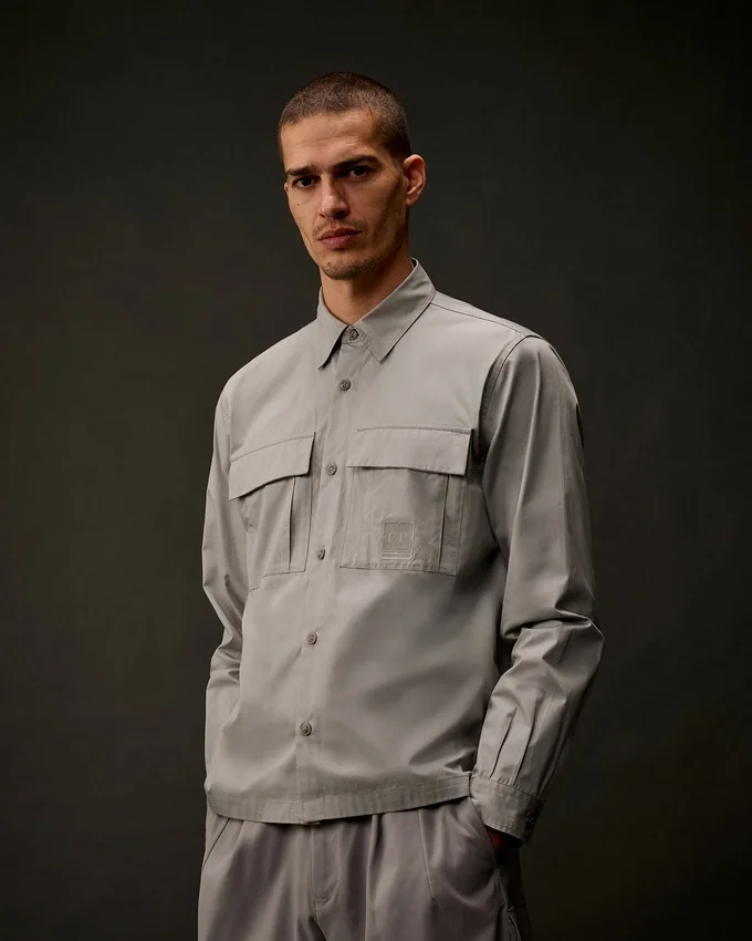 Langärmliges Hemd mit Knopfleiste aus Gabardine der Metropolis Series