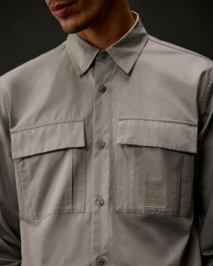 Langärmliges Hemd mit Knopfleiste aus Gabardine der Metropolis Series