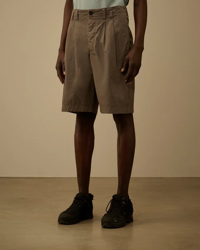 Lockere Pinces-Shorts aus Baumwollgabardine