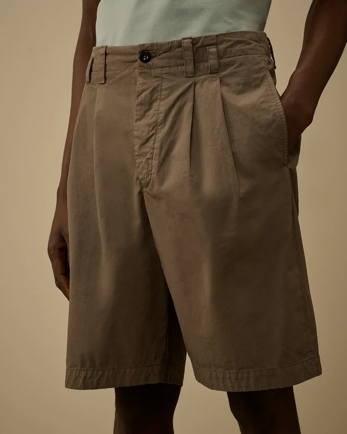Lockere Pinces-Shorts aus Baumwollgabardine