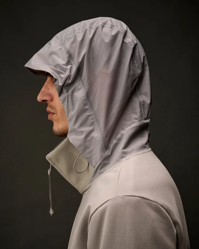 Metropolis Series: Kapuzen-Sweatshirt aus Stretch-Fleece