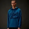 Metropolis Series: Kapuzen-Sweatshirt aus Stretch-Fleece mit halbem Reißverschluss