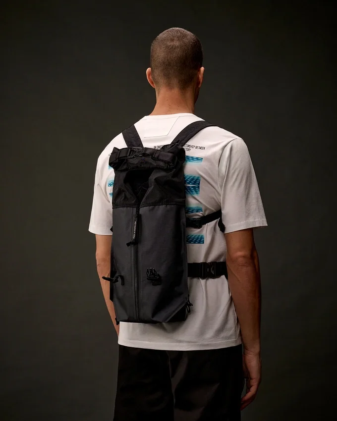 Metropolis Series: Kombinierbarer Rucksack mit gummierten Emblemen