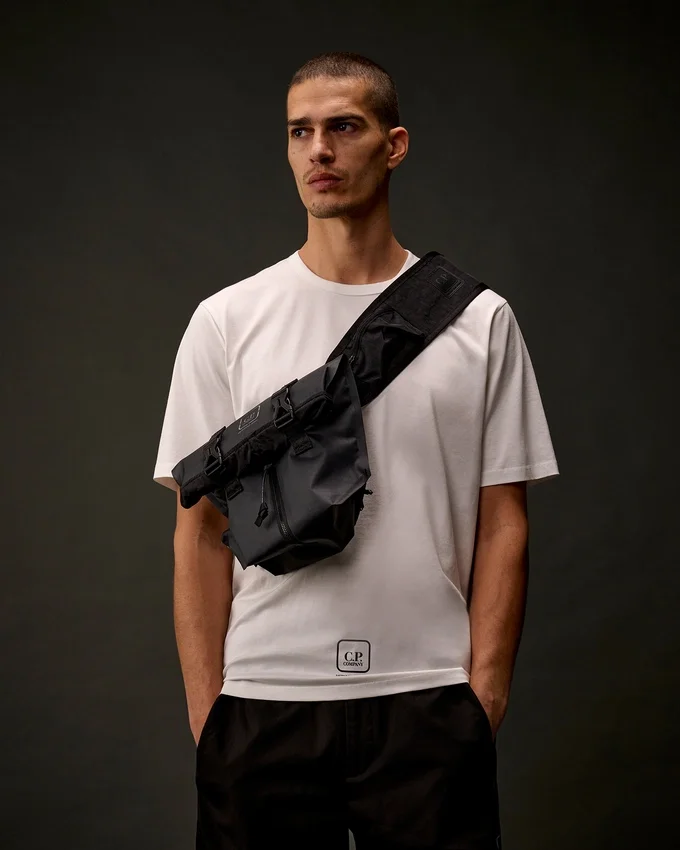 Metropolis Series: Kombinierbarer Rucksack mit gummierten Emblemen