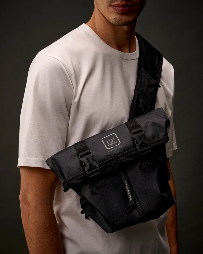 Metropolis Series: Kombinierbarer Rucksack mit gummierten Emblemen