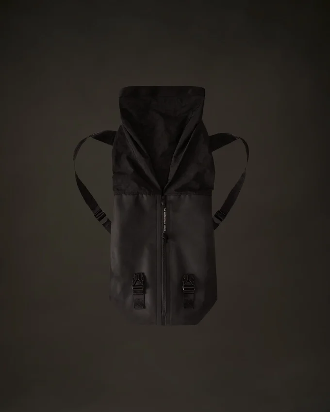 Metropolis Series: Kombinierbarer Rucksack mit gummierten Emblemen